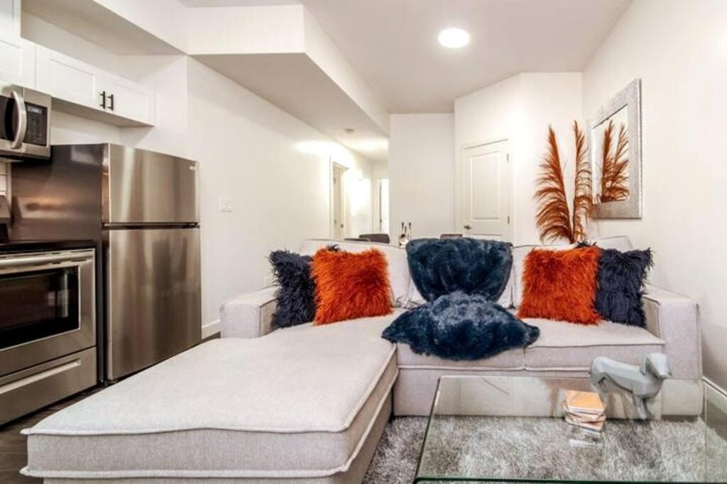 Chic - Long - King Bed - Fireplace & Wifi Edmonton