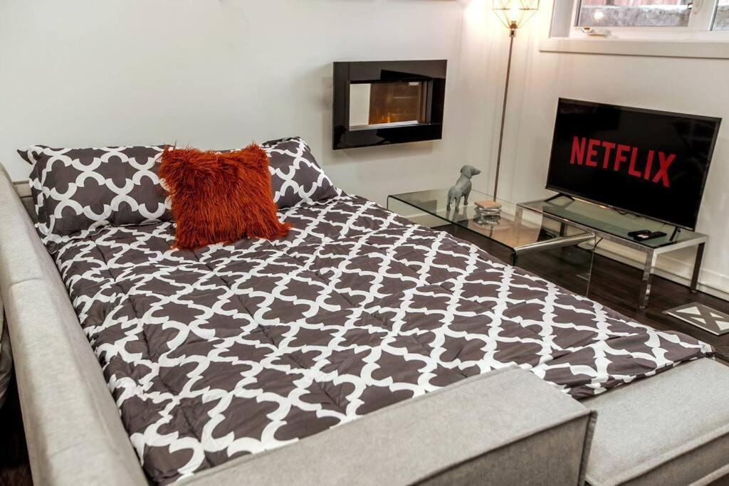 Apartment Chic - Long - King Bed - Fireplace & Wifi