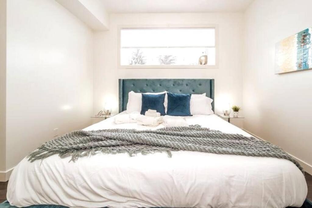 Apartment Chic - Long - King Bed - Fireplace & Wifi *