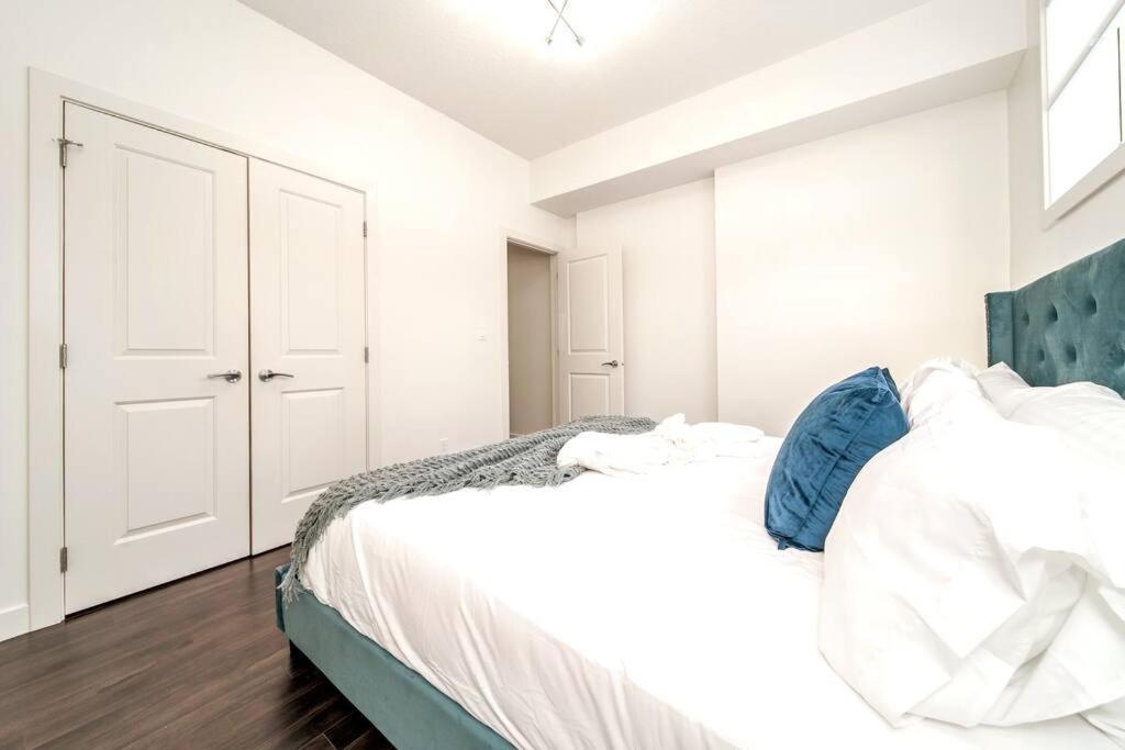Apartment Chic - Long - King Bed - Fireplace & Wifi *