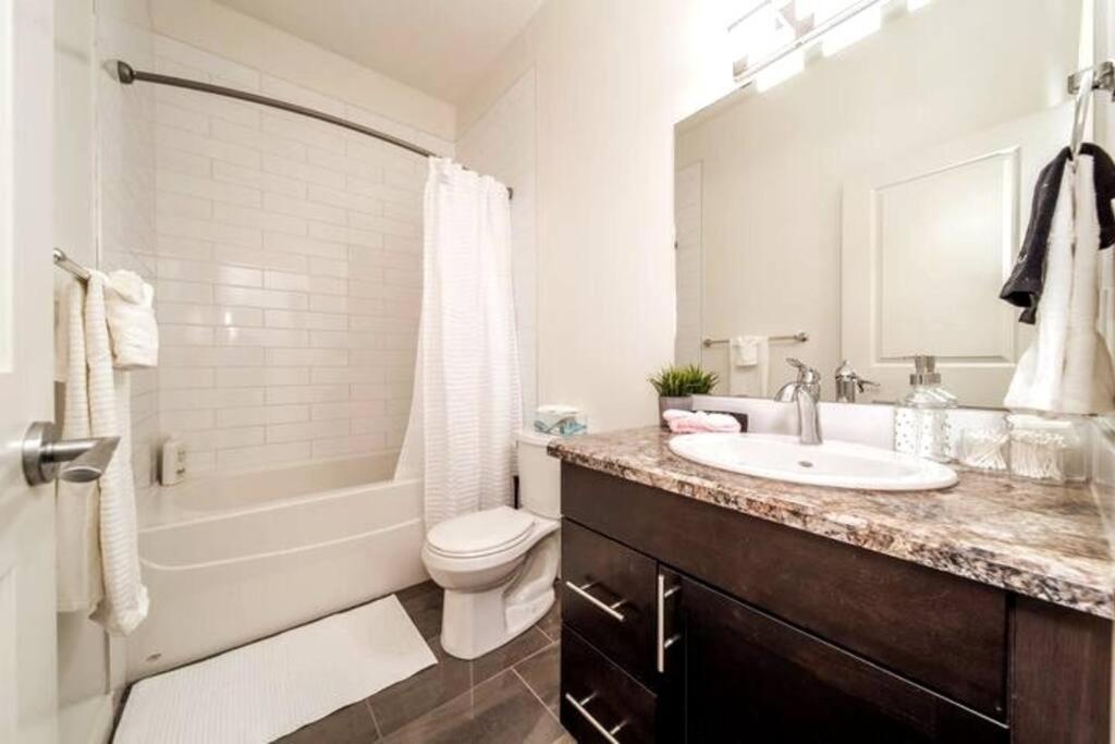 Chic - Long - King Bed - Fireplace & Wifi Apartment *
